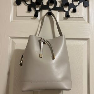 Danier bucket bag